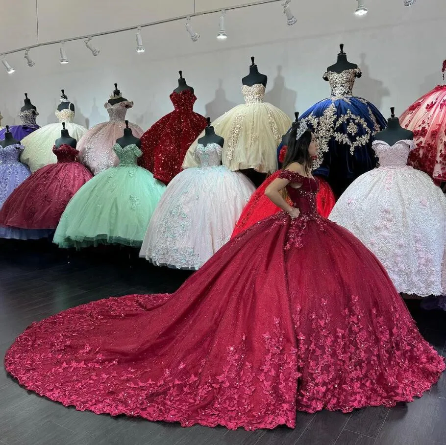 Vestidos de quinceañera de Saprkly burdeos, apliques de deshuesado de princesa con hombros descubiertos, vestidos de quinceañera de cristal, dulce