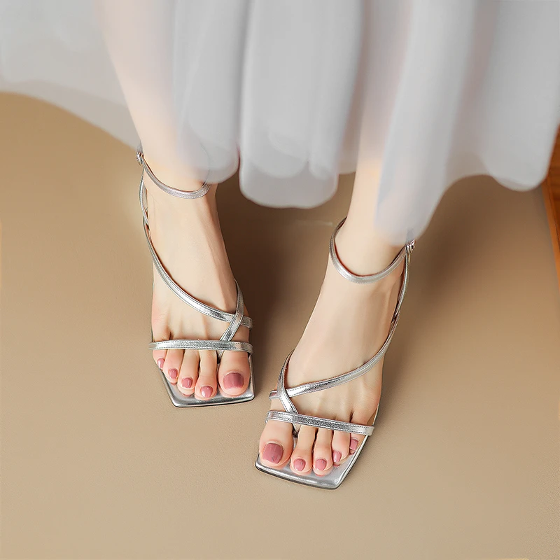 

2025 Лидер продаж, удобные и стильные летние женские сандалии, модные элегантные туфли с застежкой на носок, женские удобные пляжные туфли на плоской подошве