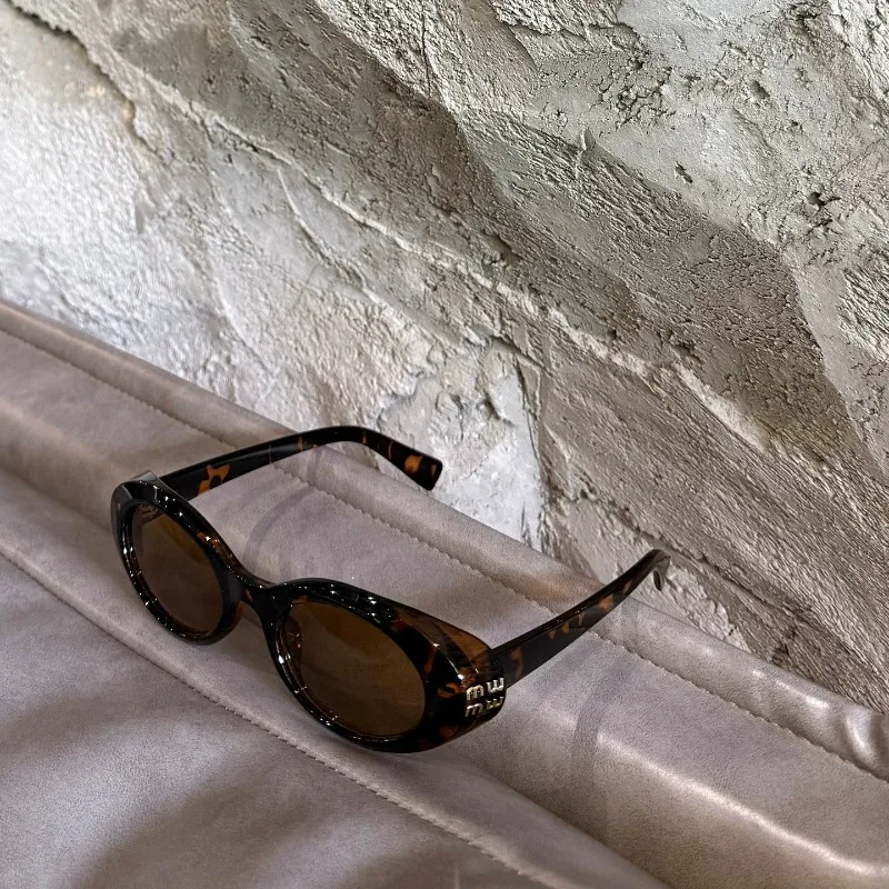 Gafas de sol retro para mujer, con montura pequeña y diseño de ojo de gato, estilo Y2K, estampado de leopardo, protección UV, ideales para actividades al aire libre y para estilizar el rostro.