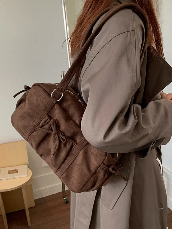 

Замшевая сумка через плечо в стиле ретро, женская большая сумка Capaci Boston, осень-зима, коричневая, корейская, повседневная, простая, мягкая...