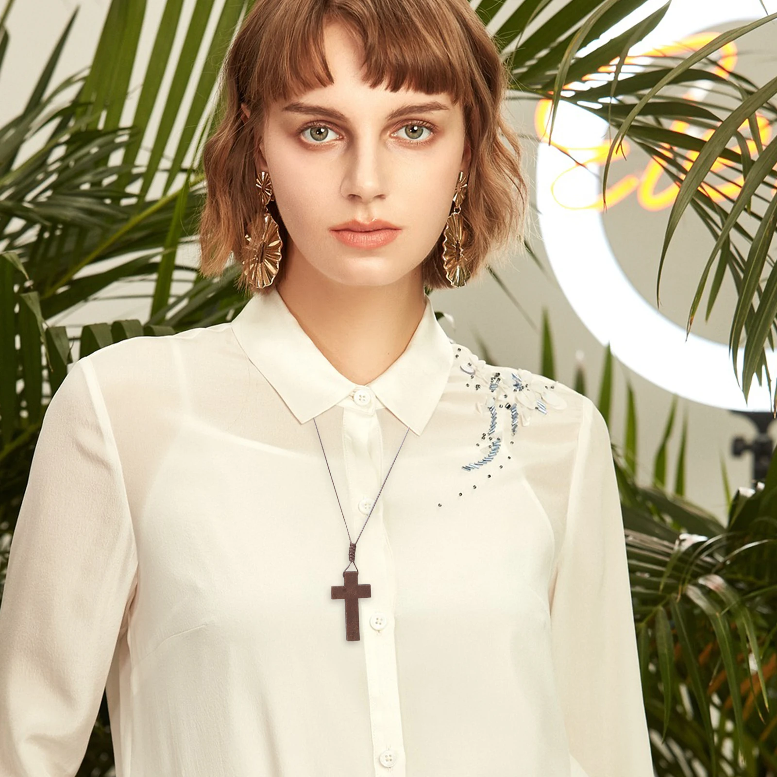 

Vintage Wooden Cross Necklace Pendant Energy Necklace With Adjustable Rope Chain For Men And Women Party Jewelry Ornaments