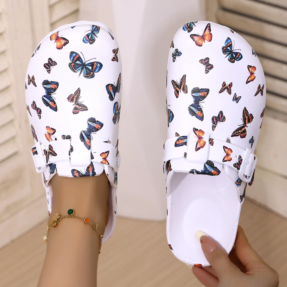 

Женские модные сандалии с запахом, белые туфли на танкетке с принтом бабочки и толстой подошвой, материал EVA, стильный и универсальный, удобный S
