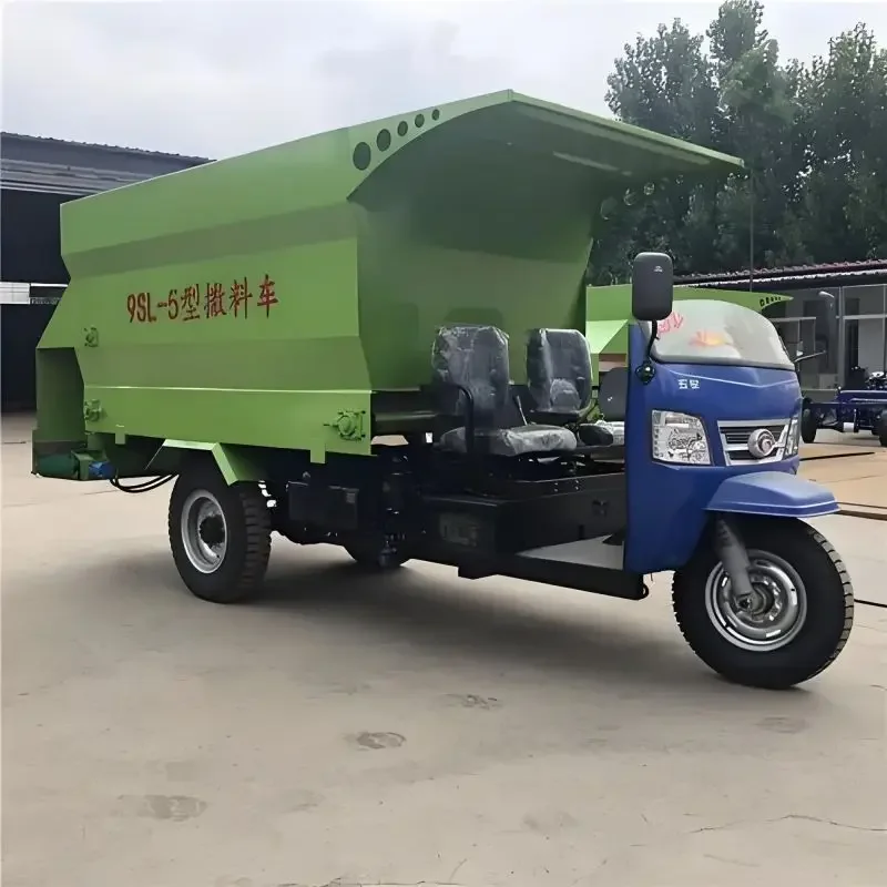 Hot sale automatic cattle feed animal feed spreader farm three wheel spreader