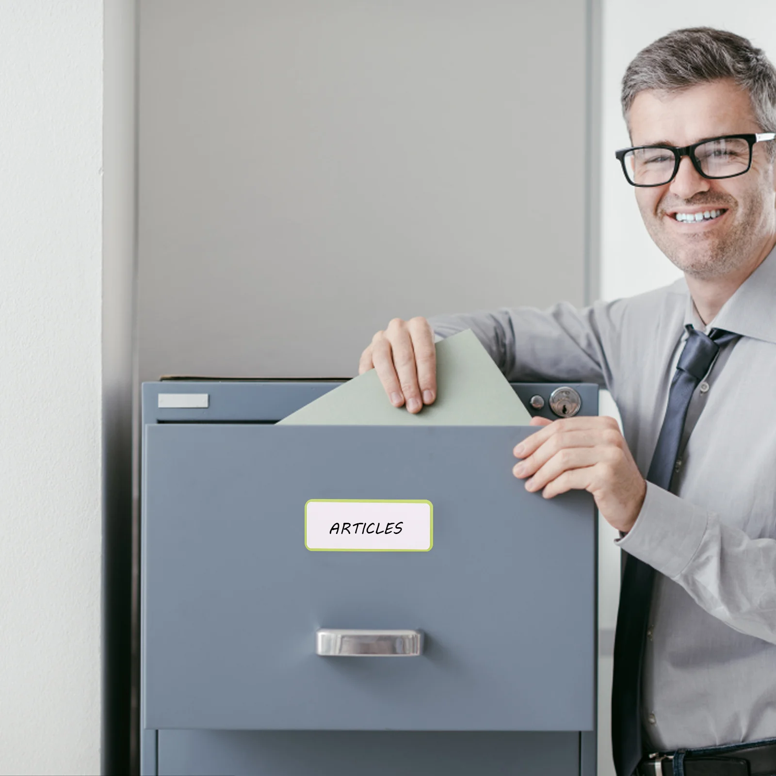 

60Pcs Reusable Magnetic Dry Erase Labels Writable Name Tags for Office Classroom File Cabinets Lockers Fridge Stickers