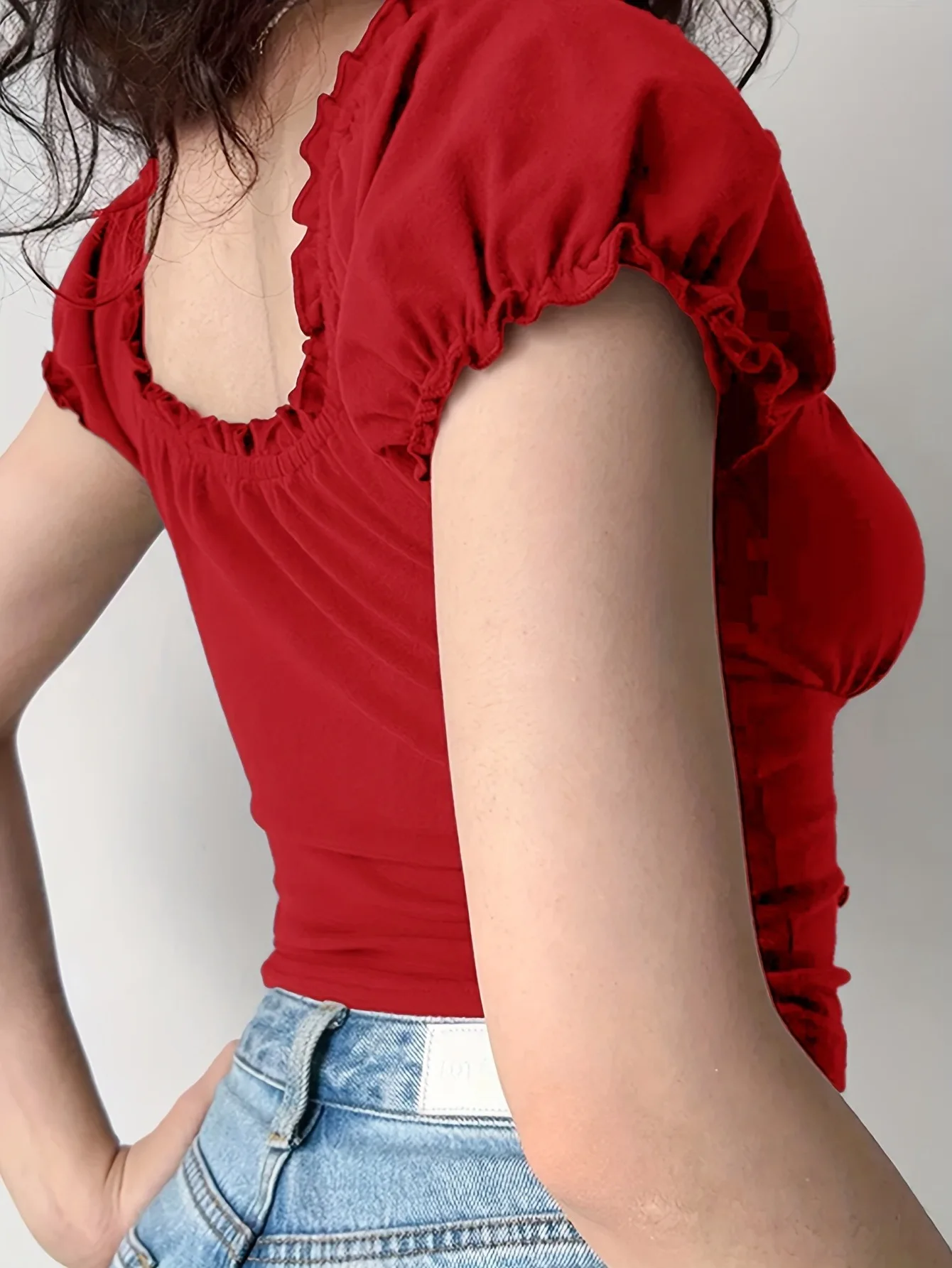 تي شيرت Y2K صيفي جديد على الموضة لعام 2025 تي شيرت نسائي بدون أكمام ملابس مثيرة تي شيرت نسائي بأشرطة مطوية