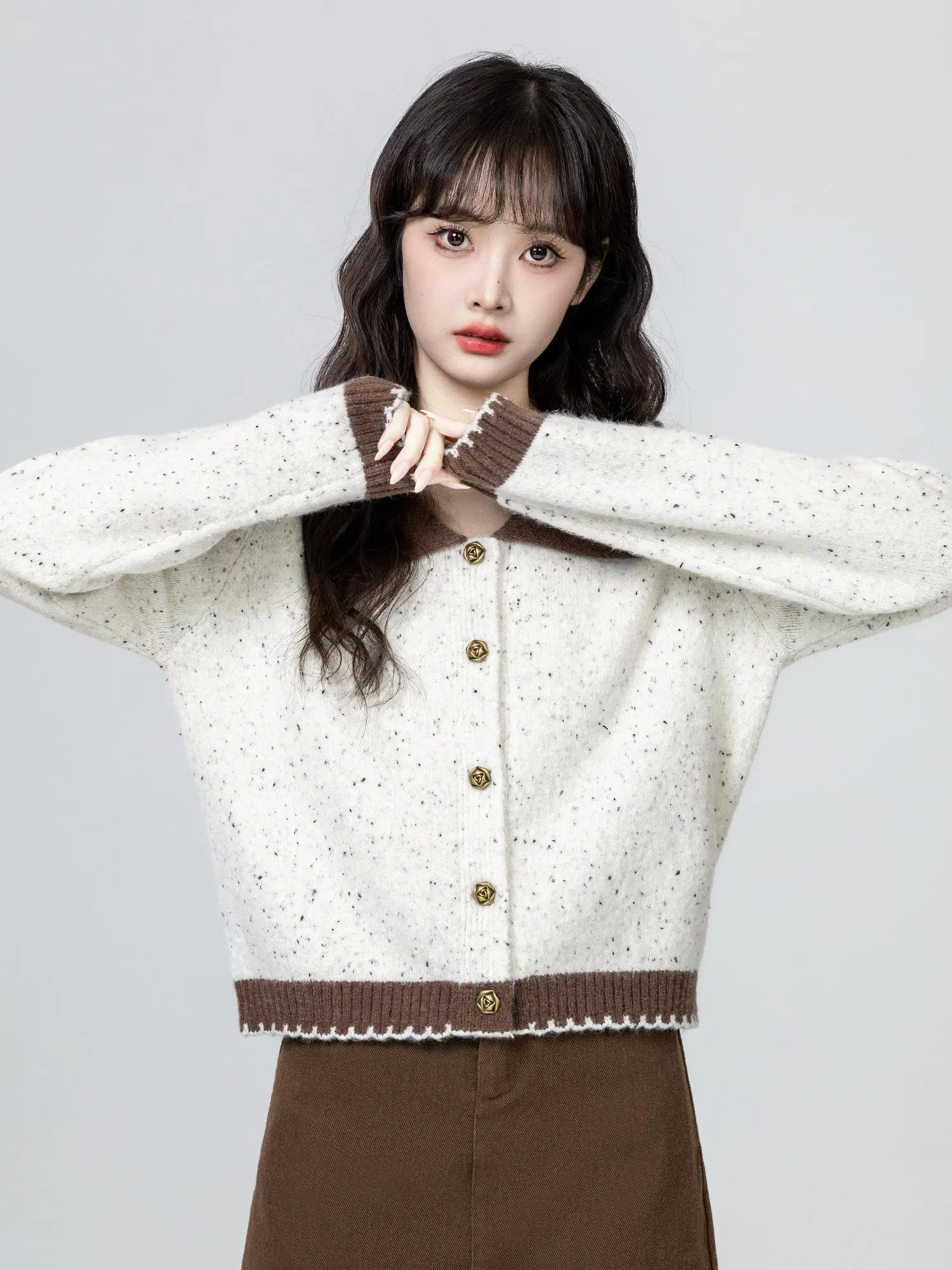 Apricot Collar Sweater Jacket 2026 Spring Autumn New Design Contrasting Color Knit Cardigan Short Long Sleeved Women's Top