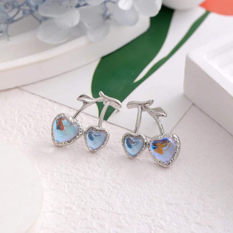 Anting-anting kancing ceri warna perak antik untuk wanita anting-anting berlian buatan hati biru hadiah perhiasan kecil lucu manis pesta trendi