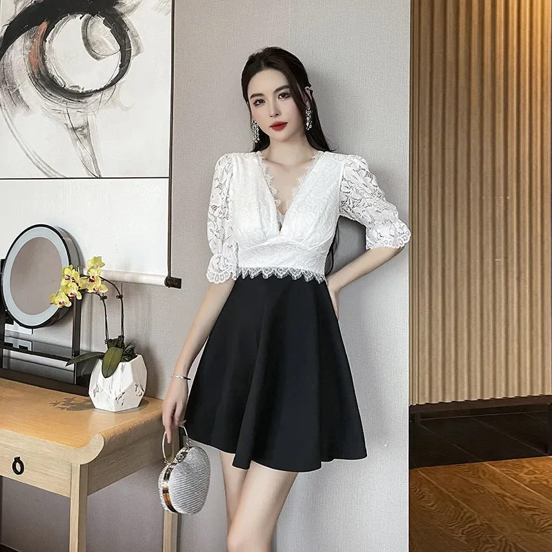 Sexy low cut black and white color blocked A-line belly covering dress with fashionable temperament lace short skirt