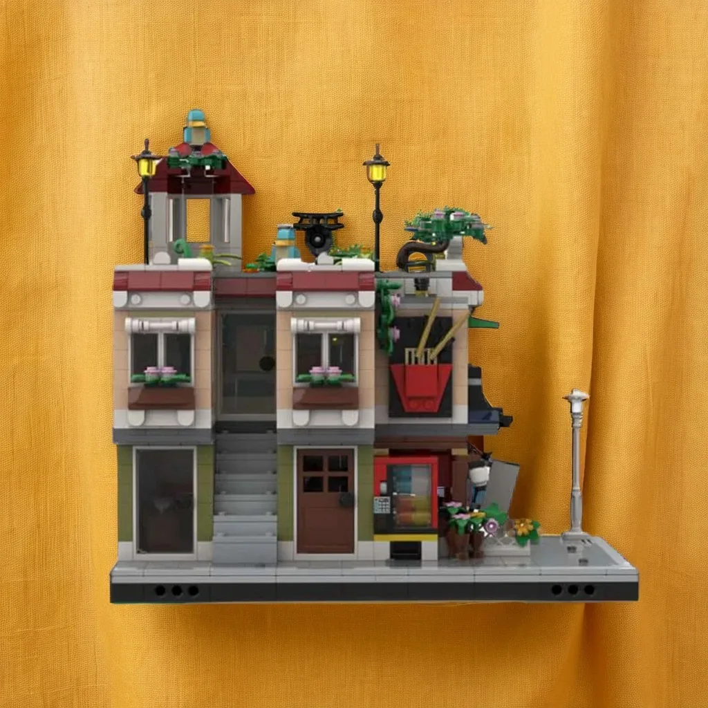

1298pcs MOC Downtown Noodle Shop DIY Ramen Shop & Rooftop Oasis – Lively Street Food Architecture, Must-Have Building block Gift