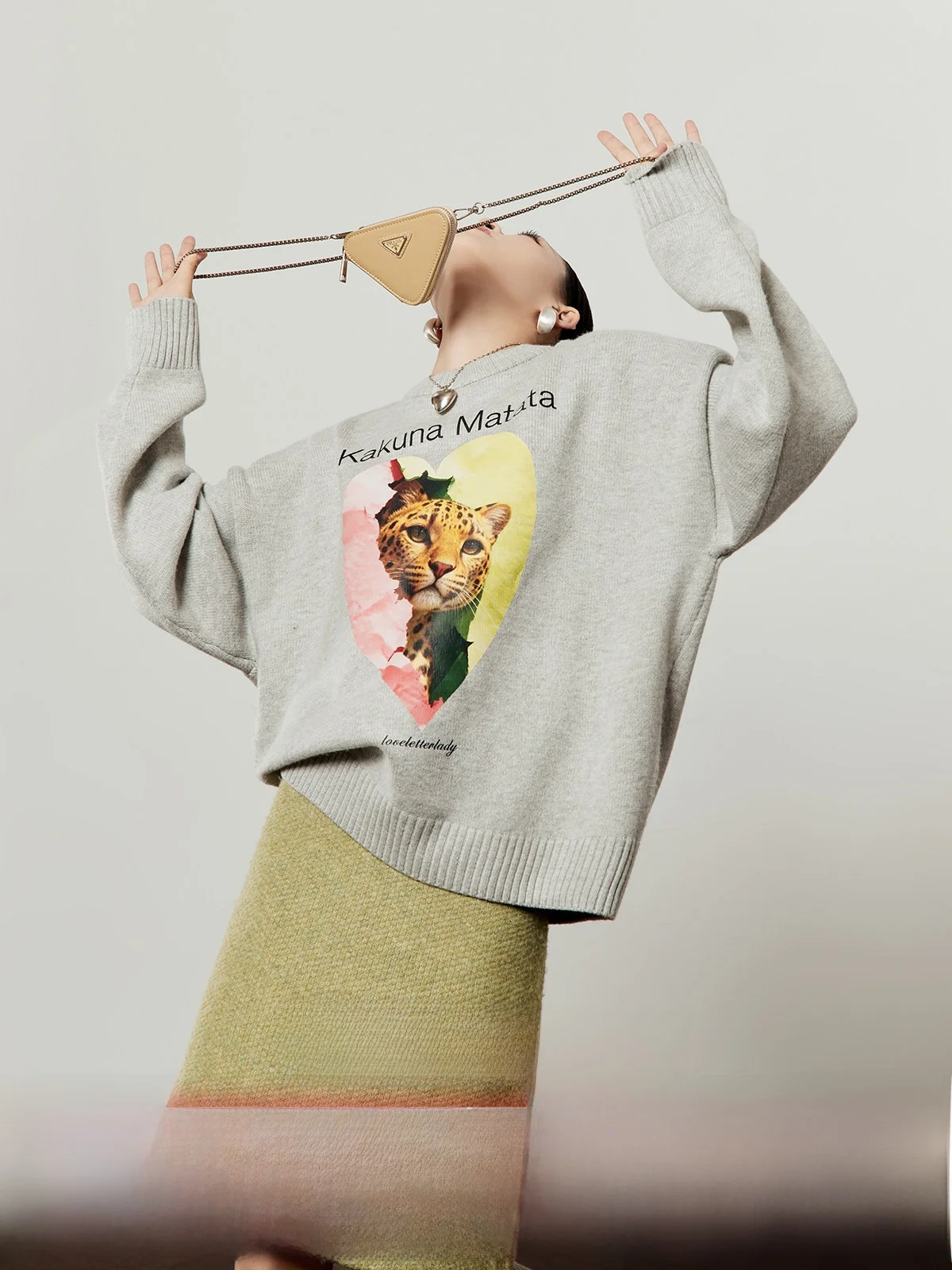 

Свободный вязаный легкий свитер с цветочным узором для женщин, новинка зимы, повседневный, с леопардовым принтом, эксклюзив онлайн-магазина Sle Zhou Li Wu