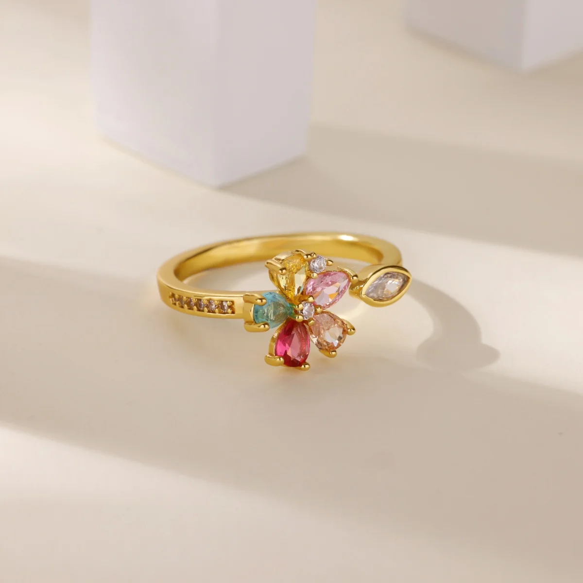 Anillos de flores de colores para mujer, anillo de acero inoxidable chapado en oro, circonita cúbica resistente al agua, banda de boda para pareja, joyería Flora