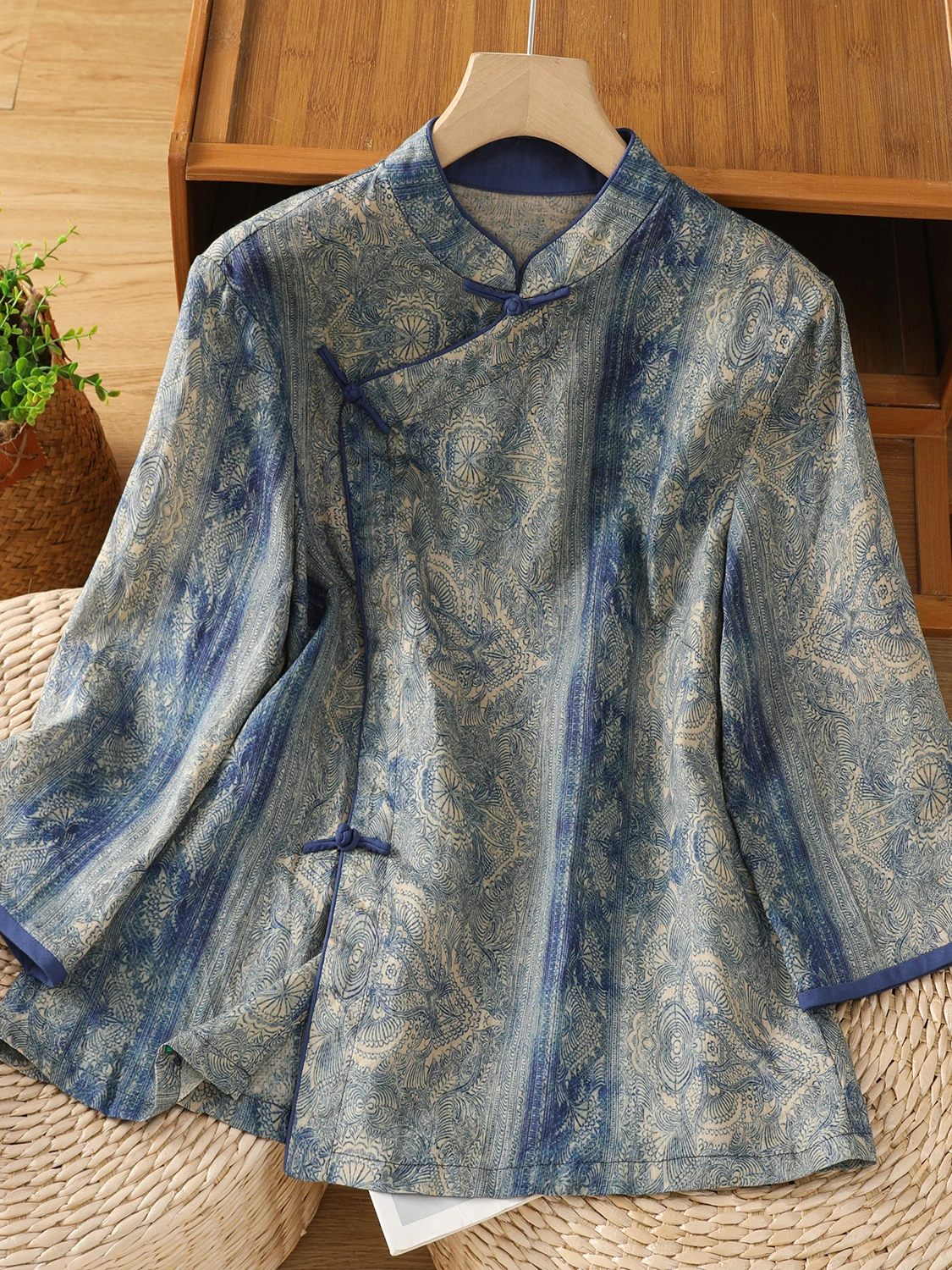 

Хлопок и лен с принтом в стиле ретро, большой размер, женский повседневный свободный дзен-чайный сервис, воротник-стойка на пуговицах сбоку Seven Sve, свободный крой