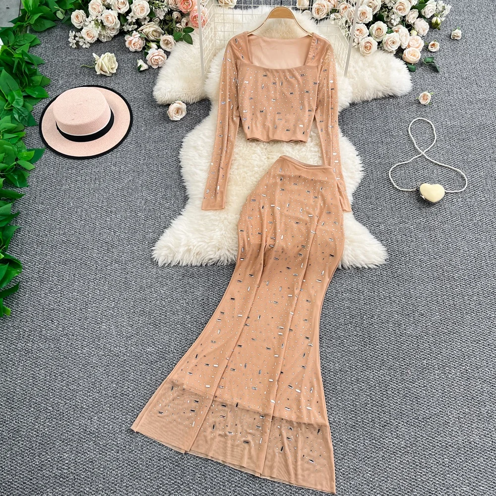 

Clothland женский сексуальный укороченный топ с бисером, юбка, костюм с длинным рукавом, эластичная рубашка, длинные юбки русалки, блестящий комплект из двух предметов TA692