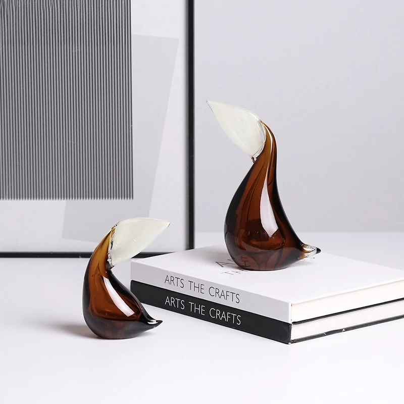 

Modern simple handmade glass abstract pelican small ornament, creative wine cabinet high-end soft decoration