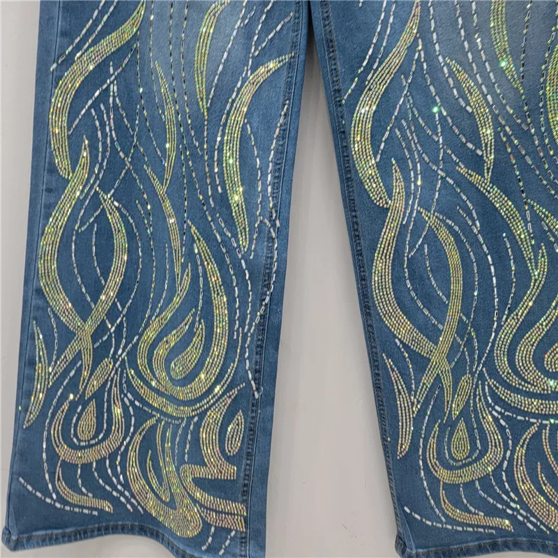 جينز مستقيم قابل للتمدد بتصميم جديد لخريف 2025 من حجر الراين الثقيل عصري رائع غير رسمي للسيدات