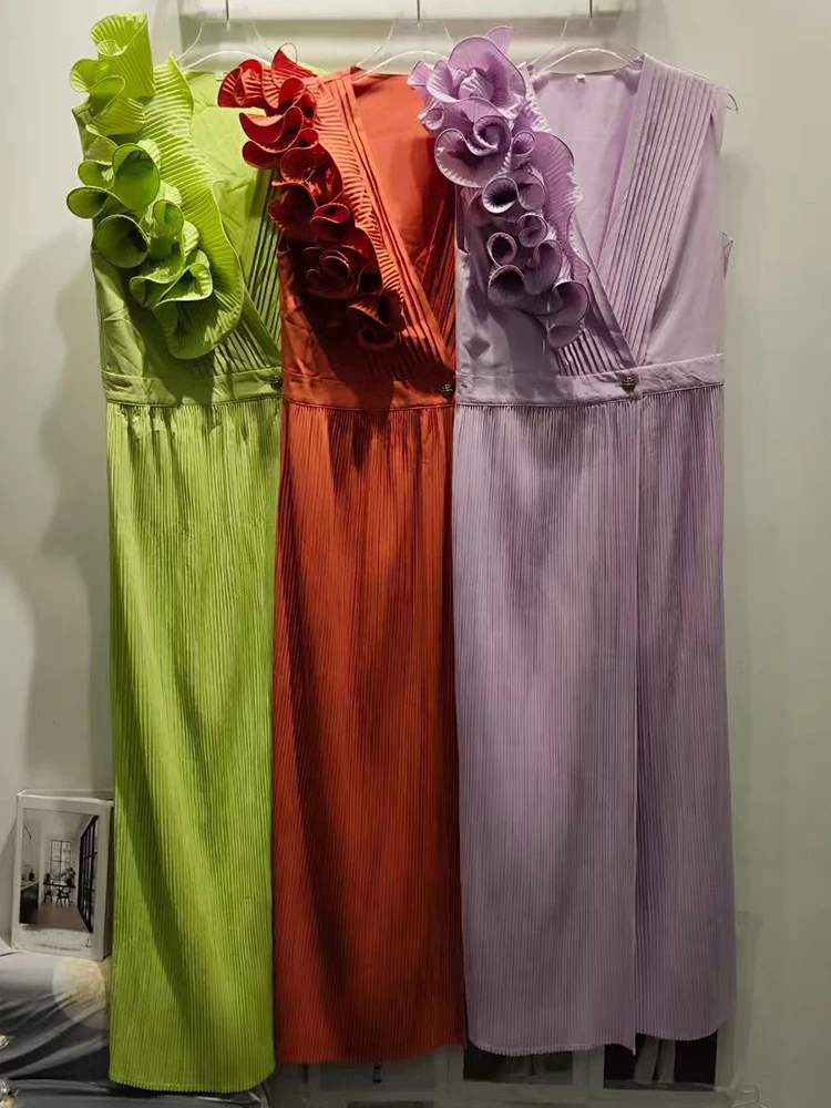 เดรสยาวทรงวีคอประดับดอกไม้สามมิติ แฟชั่นฤดูร้อนปี 2025 สำหรับผู้หญิง กระโปรงจีบเอว แขนกุด ผ่าข้าง ดีไซน์หรูหรา