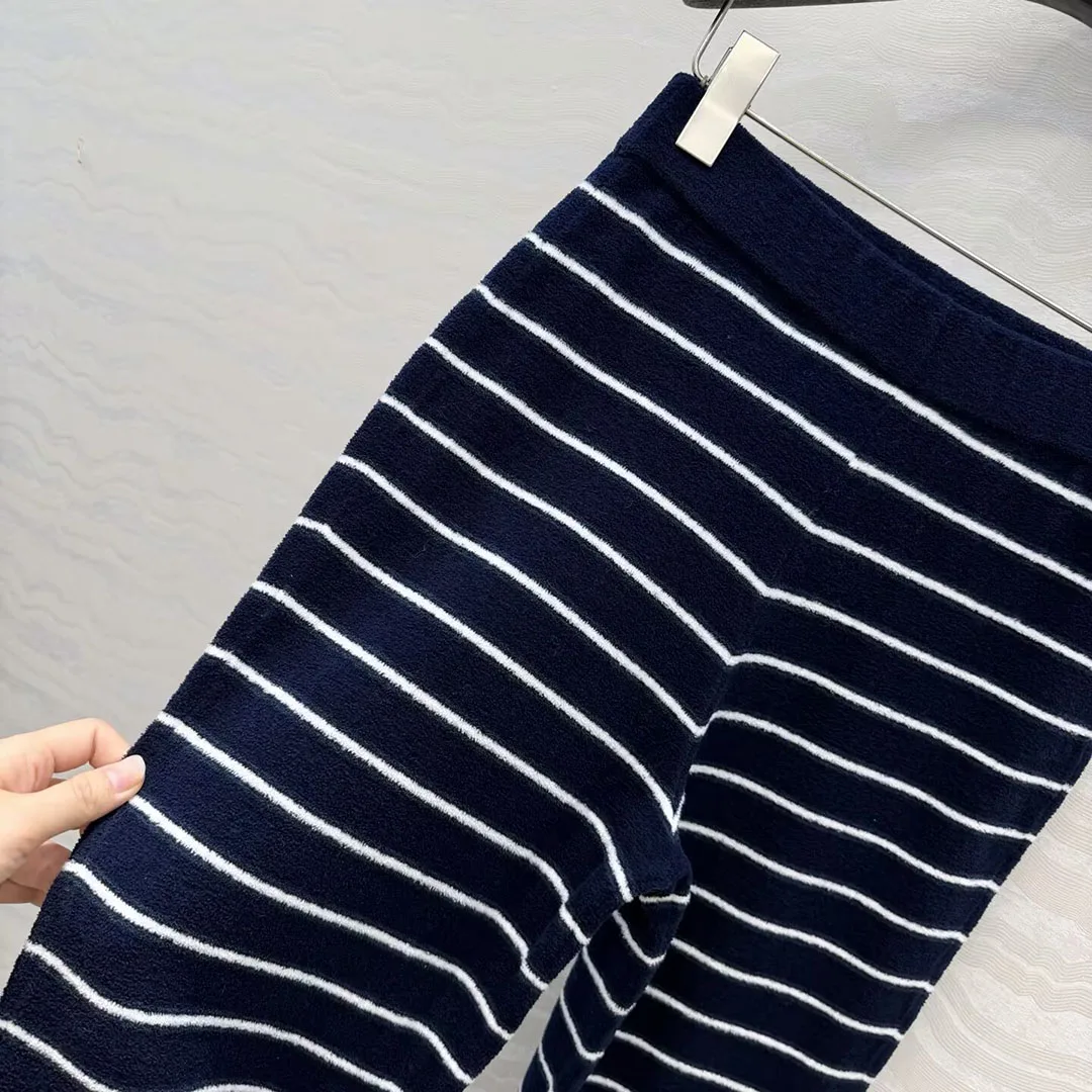2026 新しい春のファッションネイビーカラーストライプ柄ニットフレアパンツ女性弾性ハイウエストヴィンテージズボン