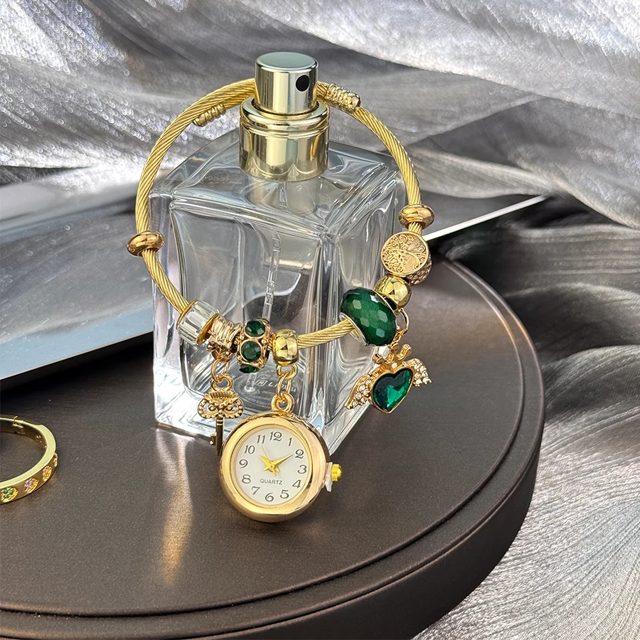 فتاة في سن المراهقة نمط سوار كوارتز ساعة سبيكة الفولاذ المقاوم للصدأ صديق مفتاح قلادة على شكل قلب عبر الحدود تصميم جديد ملحق