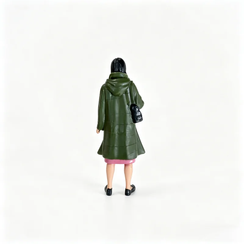 1:25 Scale 3D Printed Lady in Green Coat Figure, Sand Table Model Material for Miniature Landscape Diorama, Scene Accessory
