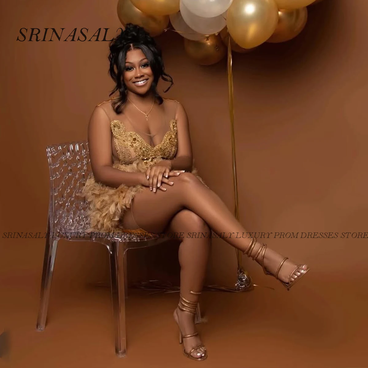 カスタマイズされたキラキラダイヤモンドショートウエディングドレス高級シアーネックビーズクリスタルパーティーカクテルドレスフォーマルフェザーvestidosデガラ