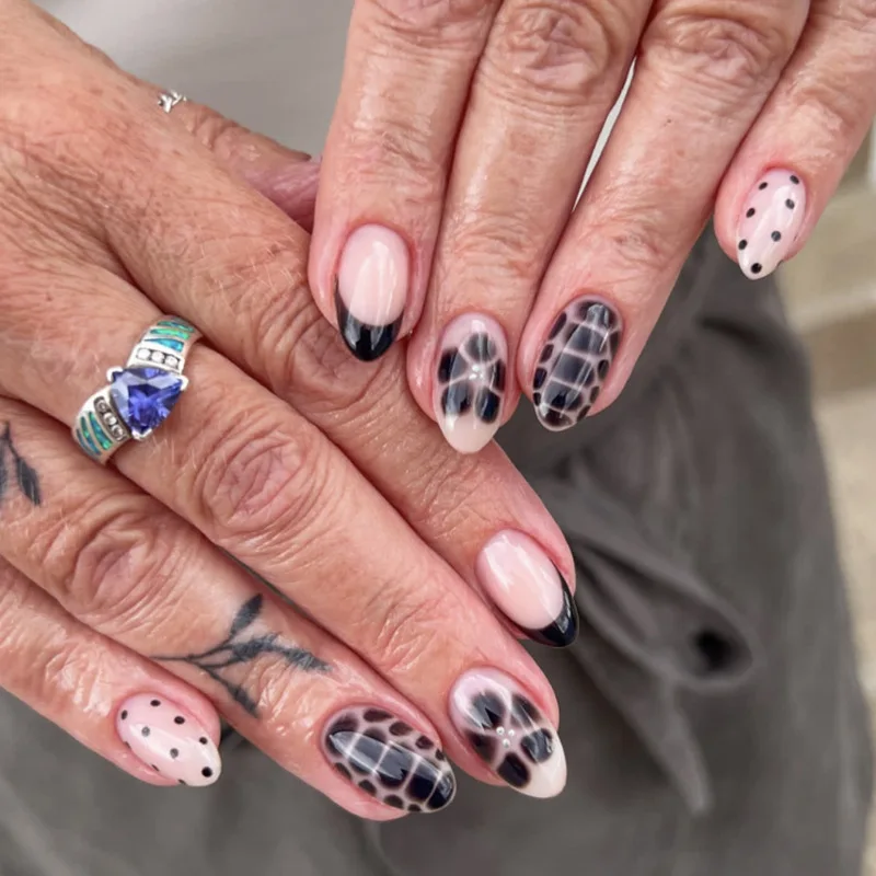 

24PCS Simple Short Almond Press on Nails Black Flower Polka Dots French False Nails for Women Sweet Cool Wearable Fake Nail Set