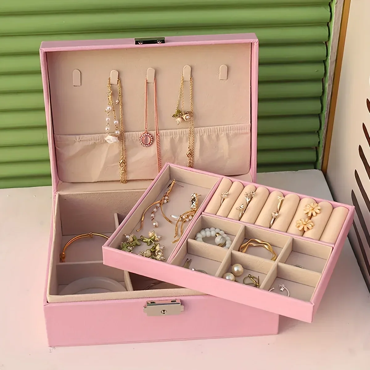 قطعة واحدة - خزانة تخزين مجوهرات جلدية مزدوجة الطبقات مع قفل - مساحة تخزين واسعة للخواتم والأقراط والقلائد #2