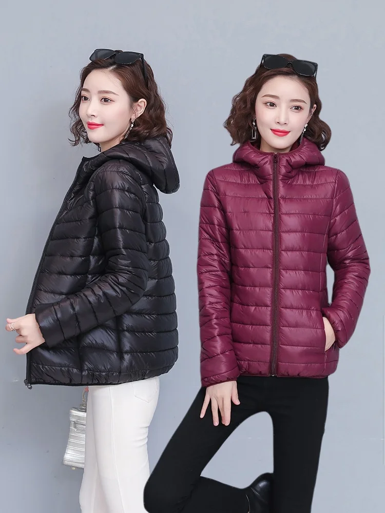 

Приталенная короткая хлопковая куртка 2025 года: Новое легкое зимнее пальто с капюшоном для женщин невысокого роста