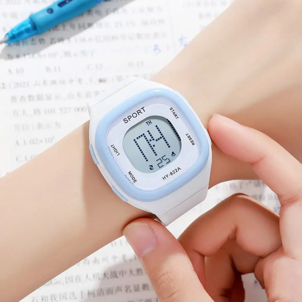 トレンディなタイミングデジタルウォッチ 快適なソフト電子時計 操作が簡単 軽量腕時計 学生向け