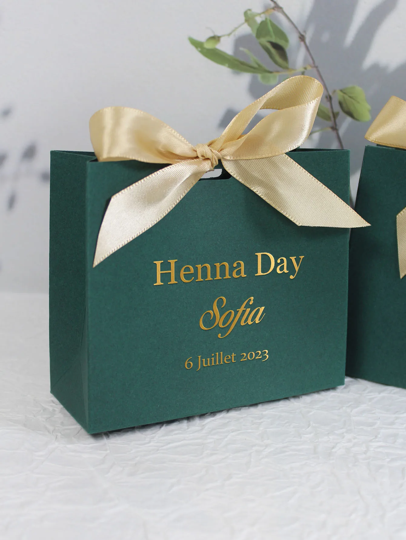 Customizable \'Henna Day\' Mini Gift Boxes with Gold/Green Satin Ribbon, Personalized Name and Date, Perfect for Wedding Favors