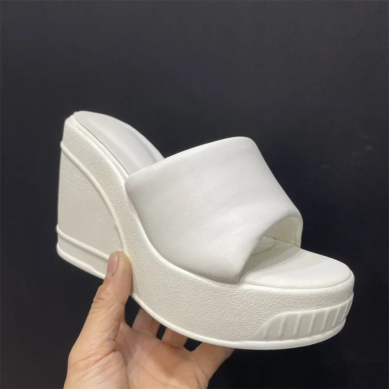 

Brand Fashion Show Women's Slope Heel Thick Sole Slippers 2026 New High-heeled Women's Light Casual Fur High-heeled Sandals 43