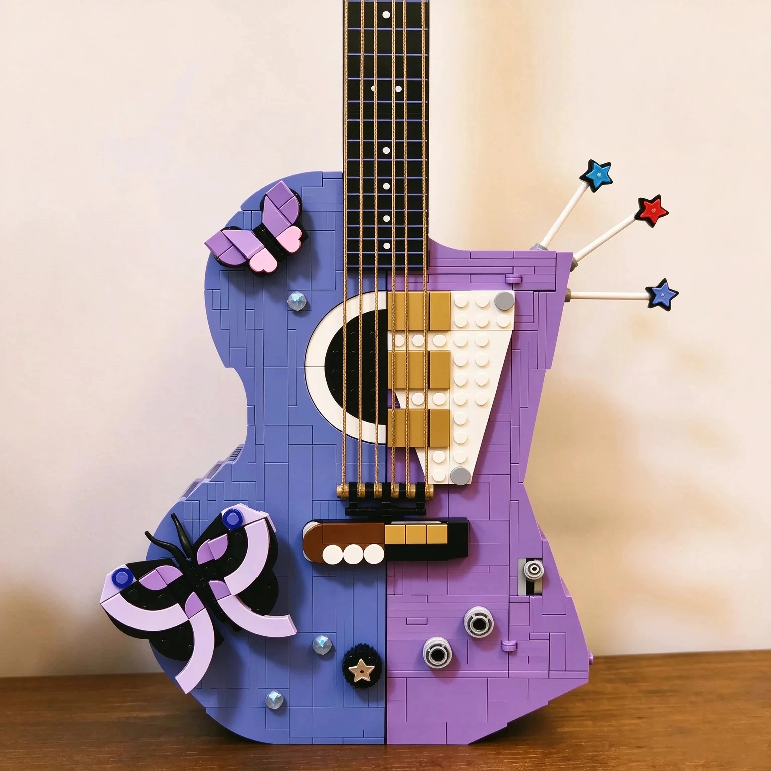 1228pcs Simulated Musical Instrument Building Blocks , Olivia Double Guitar Assembly Craft Home Display Decor Christmas Gift
