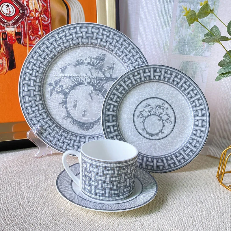 4-teiliges Keramik-Geschirrset, Kaffeetasse und Untertasse, westliches Luxus-Restaurant-Porzellan-Tafelservice