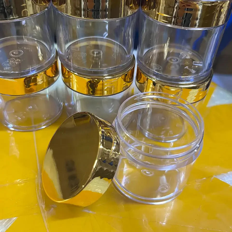 8 szt. Puste pojemniki do przechowywania ze złotą pokrywką na kosmetyki, puder do paznokci, żywność, butelki podróżne, przezroczyste plastikowe słoiki, próbki kremów do twarzy