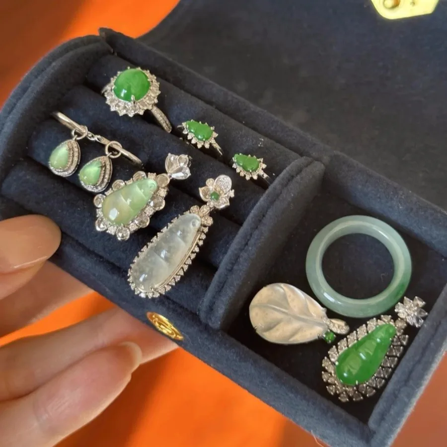 

Velvet Jewelry Box Elegant Ring Necklace Storage Case Compact Portable Gift Box for Women Girls Jewelry Organizer Display Case