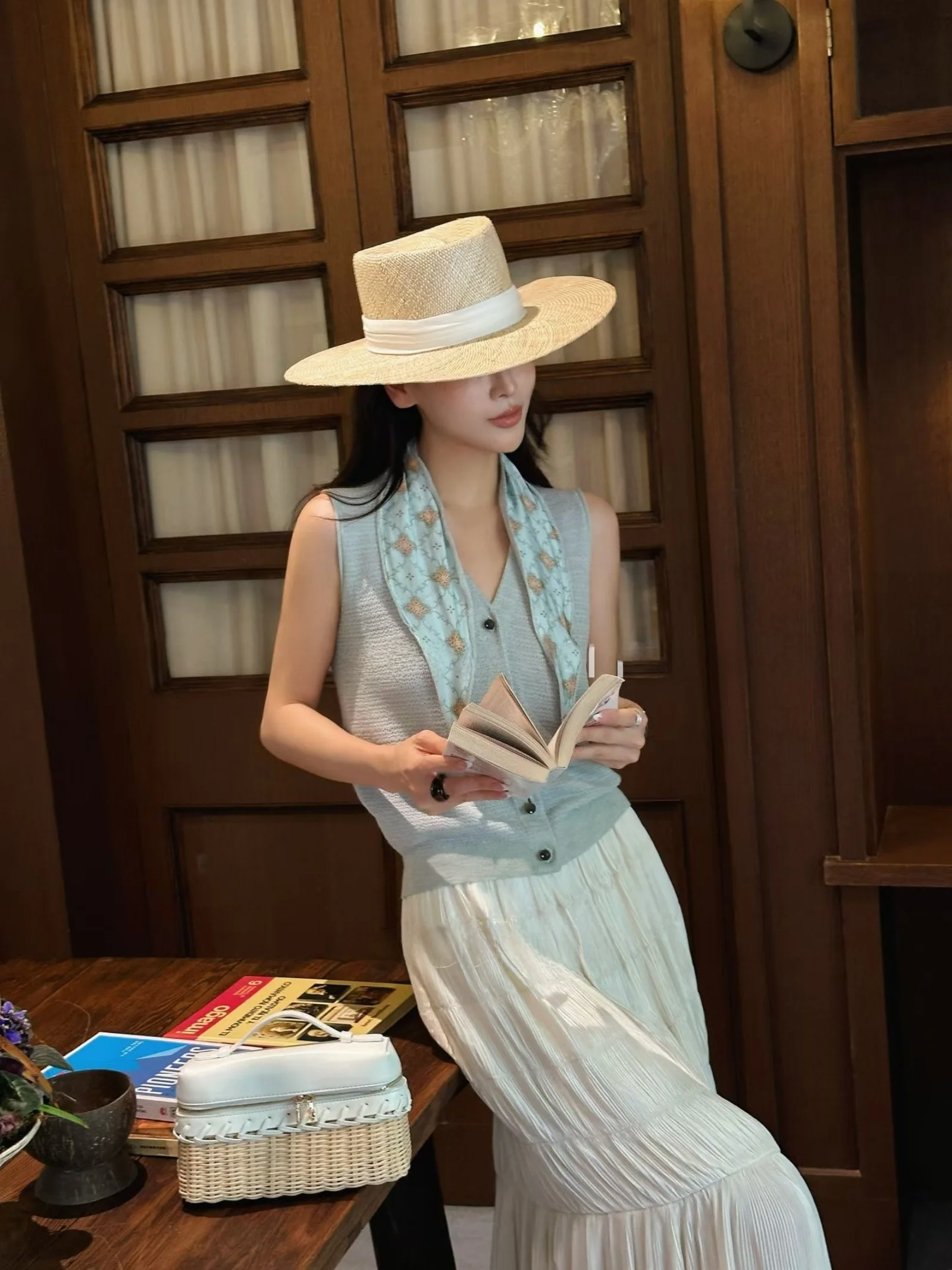 chapeau-de-paille-tresse-a-la-main-a-large-bord-decontracte-pour-l'ete-reglable-a-calotte-plate-ideal-pour-la-plage-et-les-activites-de-plein-air