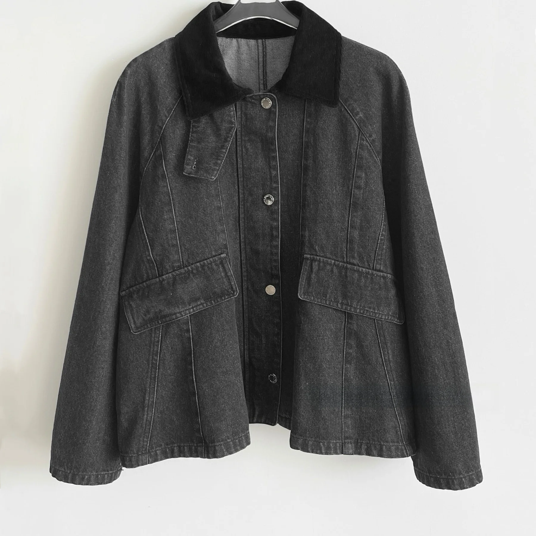 Luźny płaszcz damski w kratę z kołnierzykiem, łączony, o kroju litery A, z denimu, w kolorze lemon cheese M25, jesień, do pracy, długi, zapinany na guziki.