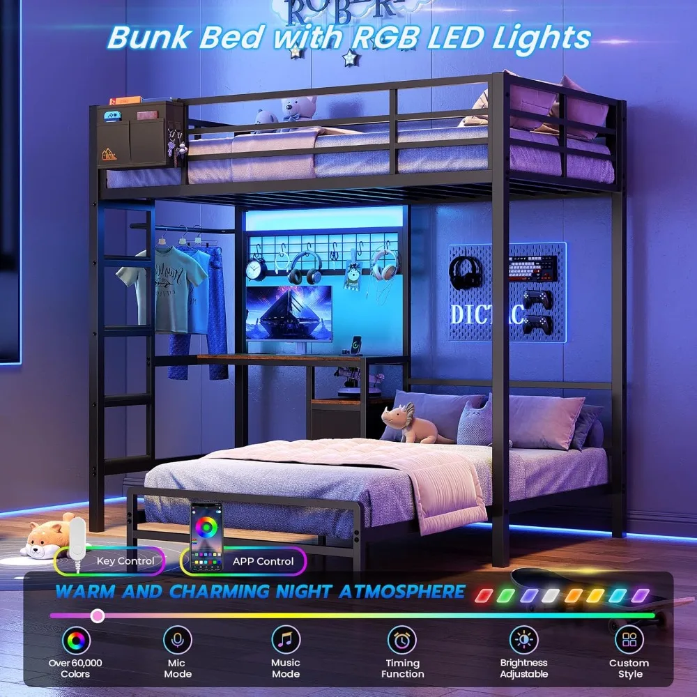 เตียงสองชั้นพร้อมโต๊ะทำงาน ไฟ LED และแท่นชาร์จ เตียงสองชั้นรูปตัว L ทำจากโลหะ พร้อมลิ้นชักเก็บของและชั้นวาง