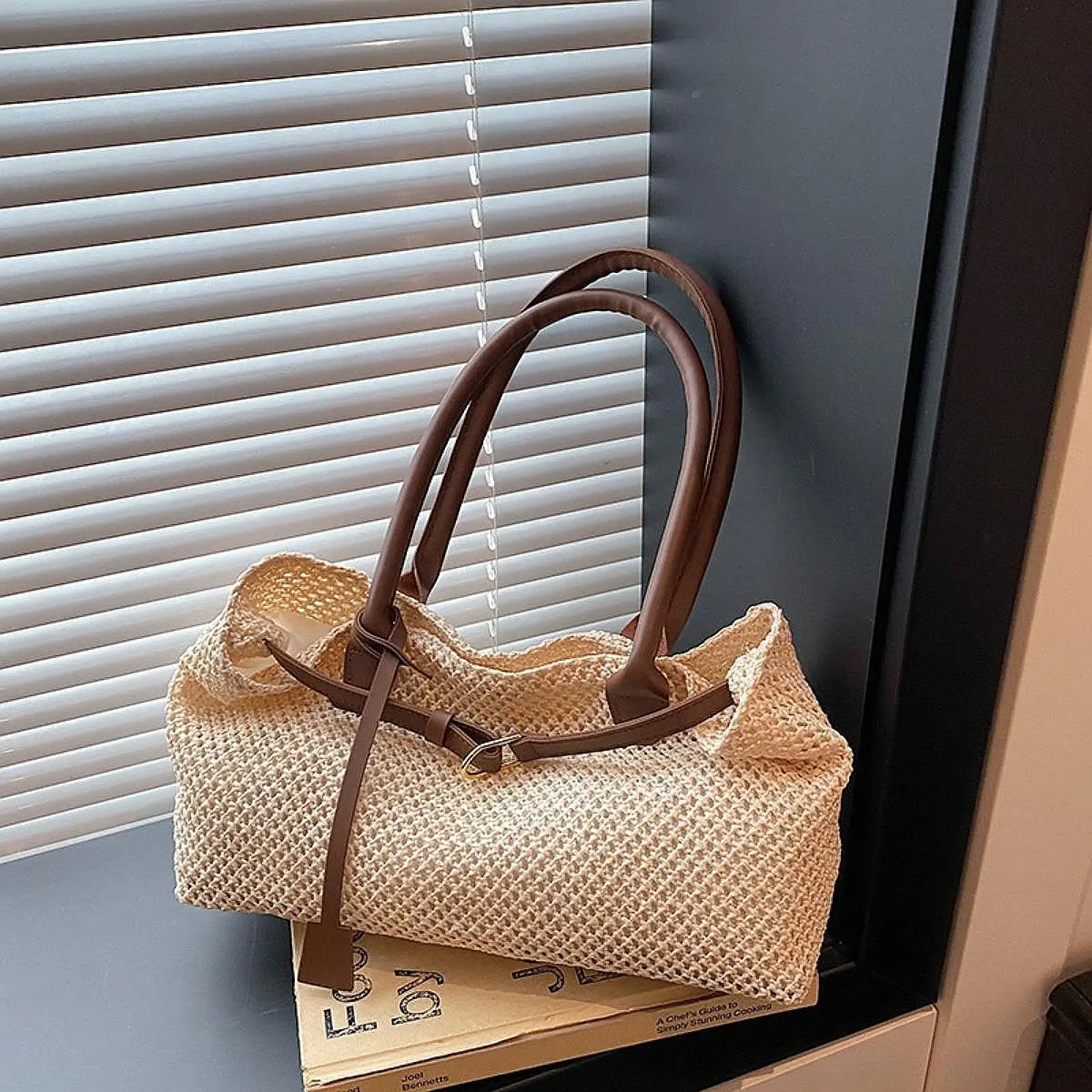 Elegant Women Tote Bag Lightweight Classic Design Handbag High Quality Beach Satchel Pouch for Casual Daily Use
