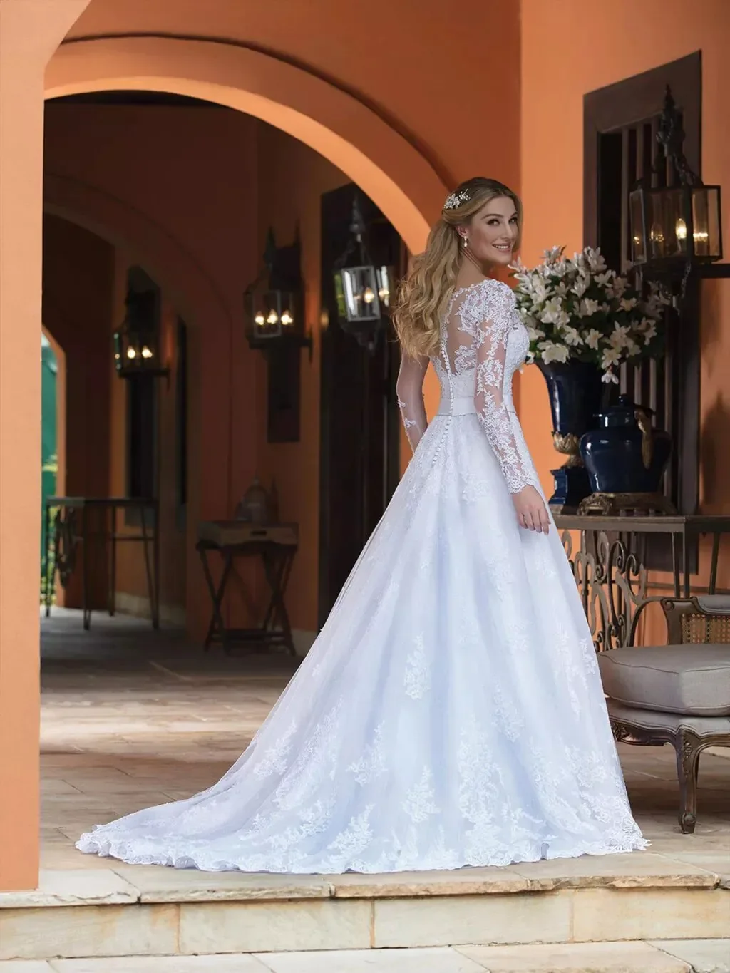 Vestidos De novia De línea a De manga larga, vestidos De novia clásicos con cuello en V, apliques De tren De playa De la capilla, vestido De novia De matrimonio