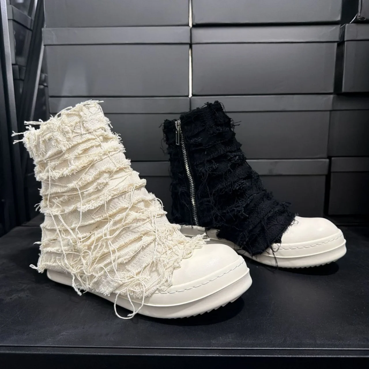 Vintage Weiße Canvas High-Top Sneakers 26ss mit Schleifen- und Quastendesign, Freizeitschuhe für Männer und Frauen, Knöchelhohe Stiefel im Luxus-Stil, Flache Schuhe