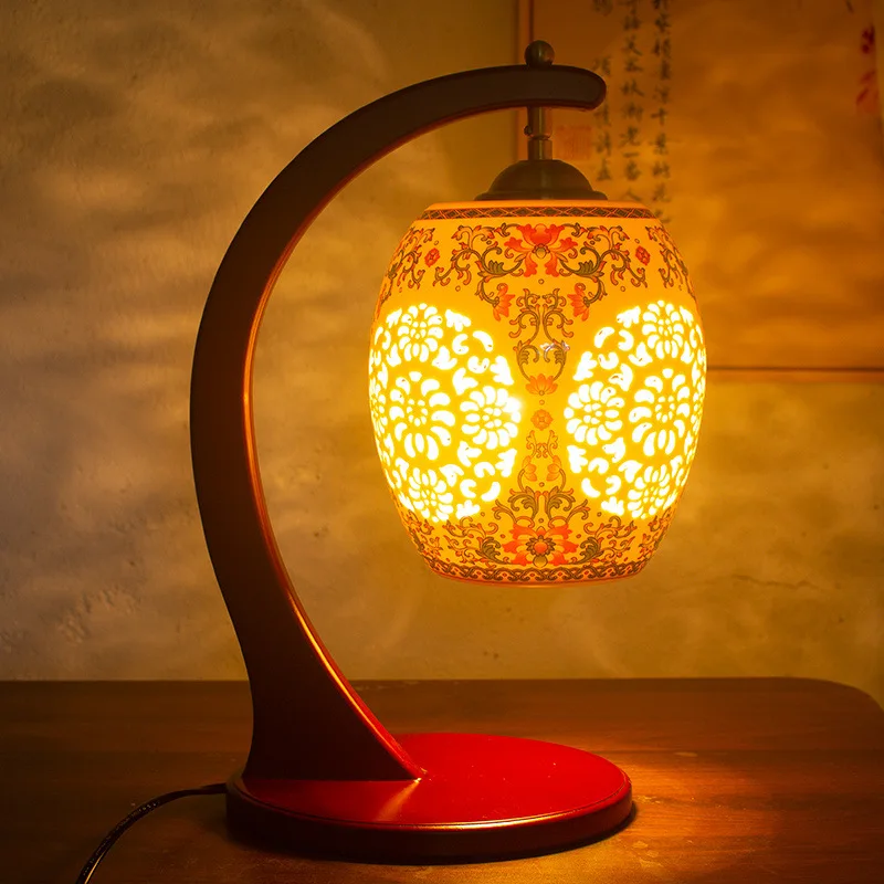 

Hollow thin tire ceramic lamps, study bedroom bedside lamps, eye protection creativity, wedding decoration Chinese desk lamps