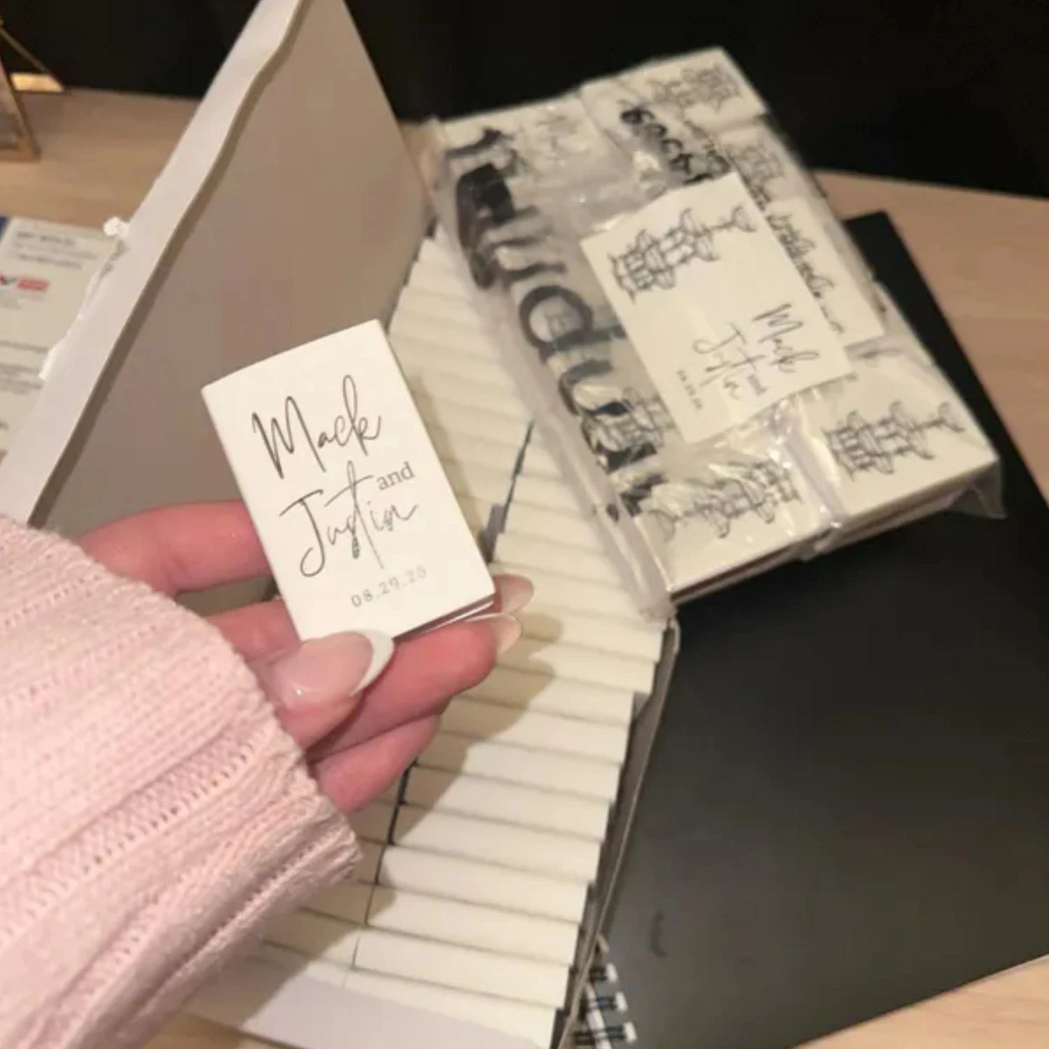 Cajas de Match para Boda Personalizadas con Lámina Dorada 'Let Love Sparkle', Regalos para Mesa de Banquete, Venta al Por Mayor