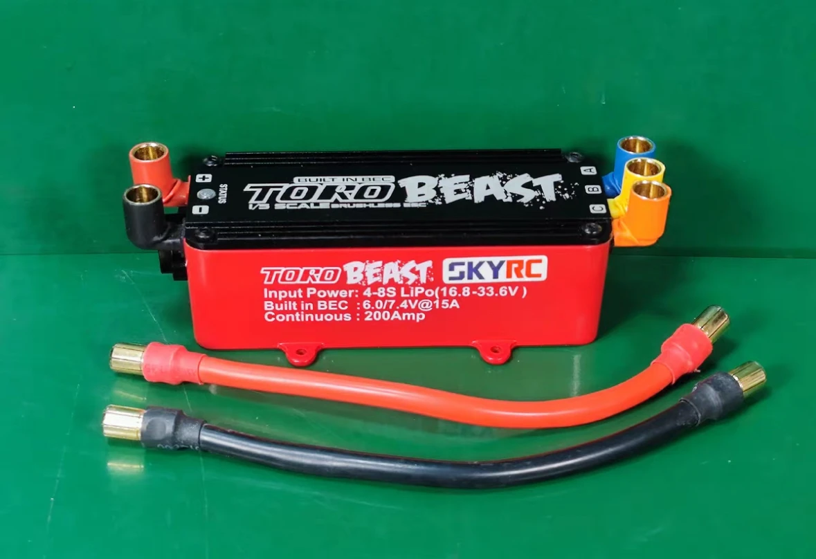 

SKYRC Toro Beast 200A W/BEC 6/7.4V@15A Brushless ESC speed controller 4-8S 33V LIPO for 1/5 truck, off-road, level running Car
