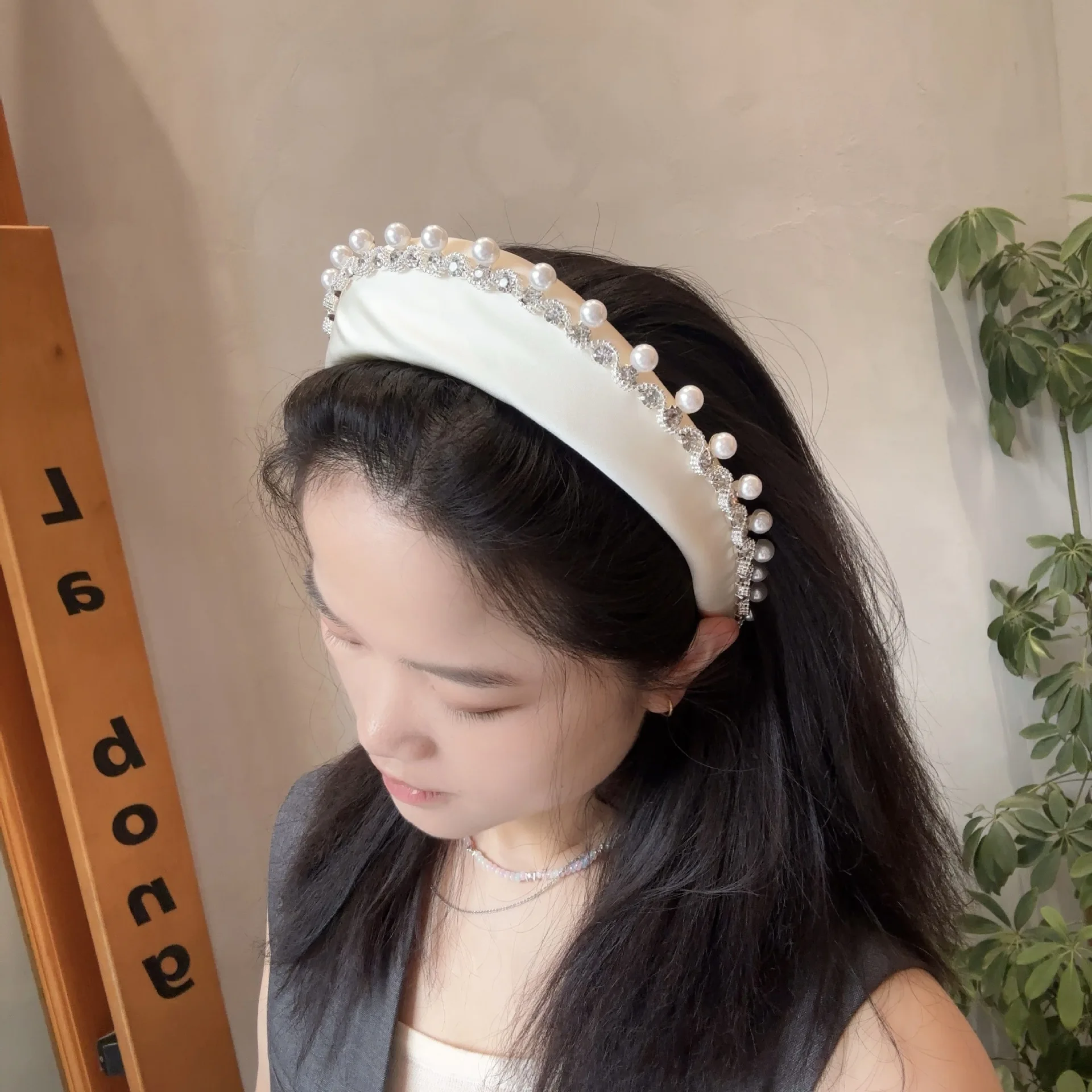 Vintage Court Style Französische Perle Strass Krone Stirnband Edler eleganter Haarschmuck für Frauen