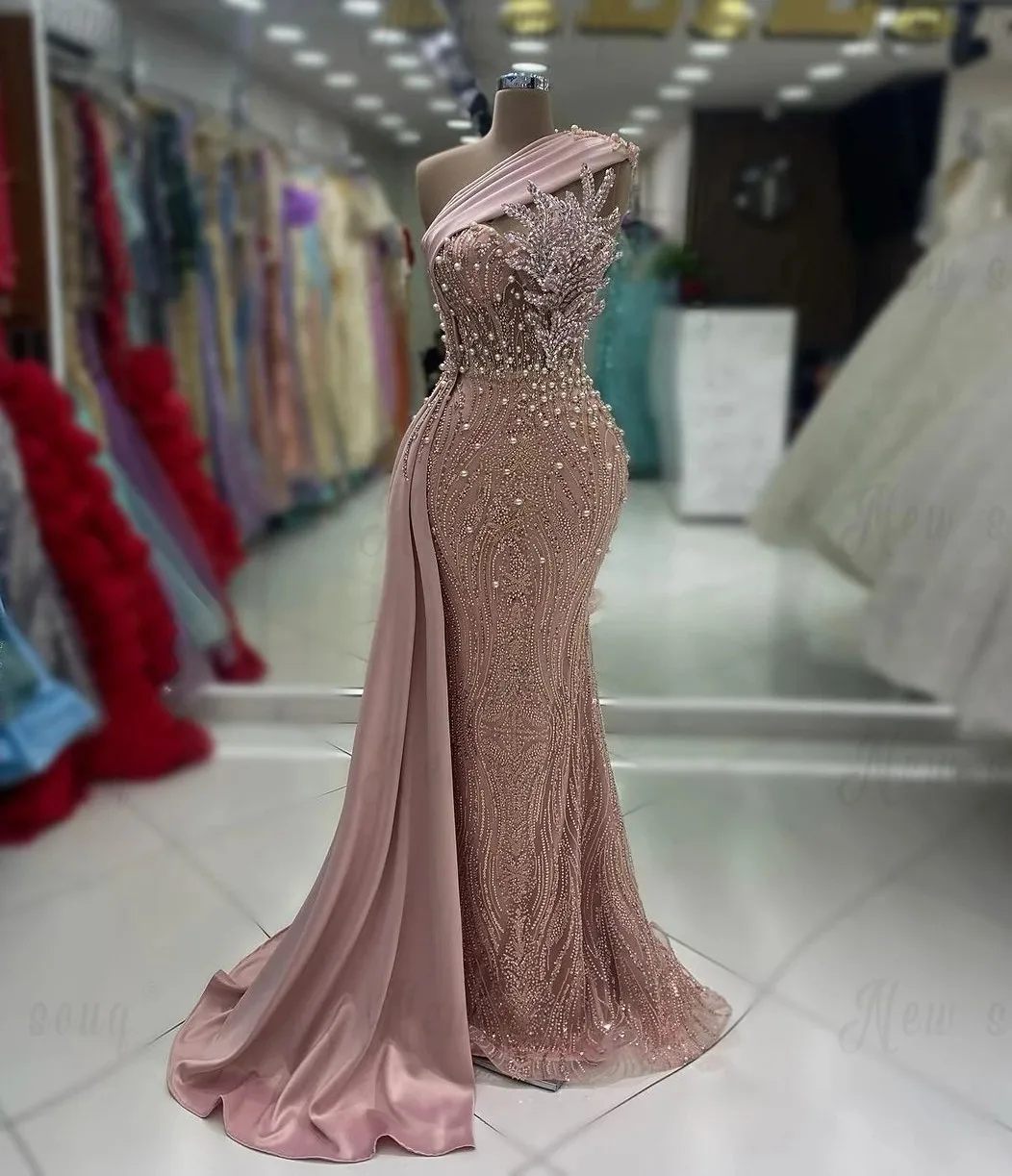 Cristal Appliqued Um Ombro Vestidos de noite, Blush Pink Vestidos para a mãe da noiva, Vestidos de dama de honra formal para casamentos