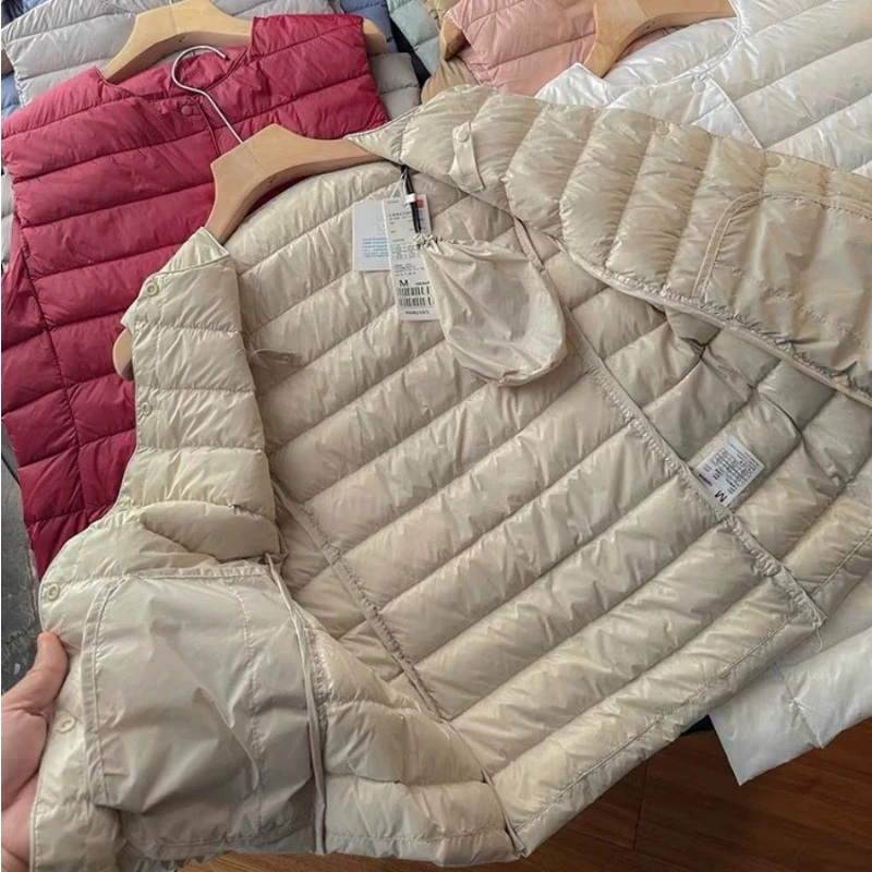50% + سترة بيضاء خفيفة الوزن للغاية قابلة للتعبئة ببطانة دافئة 2025 سترة نسائية خفيفة الوزن بدون أكمام منتفخة #3