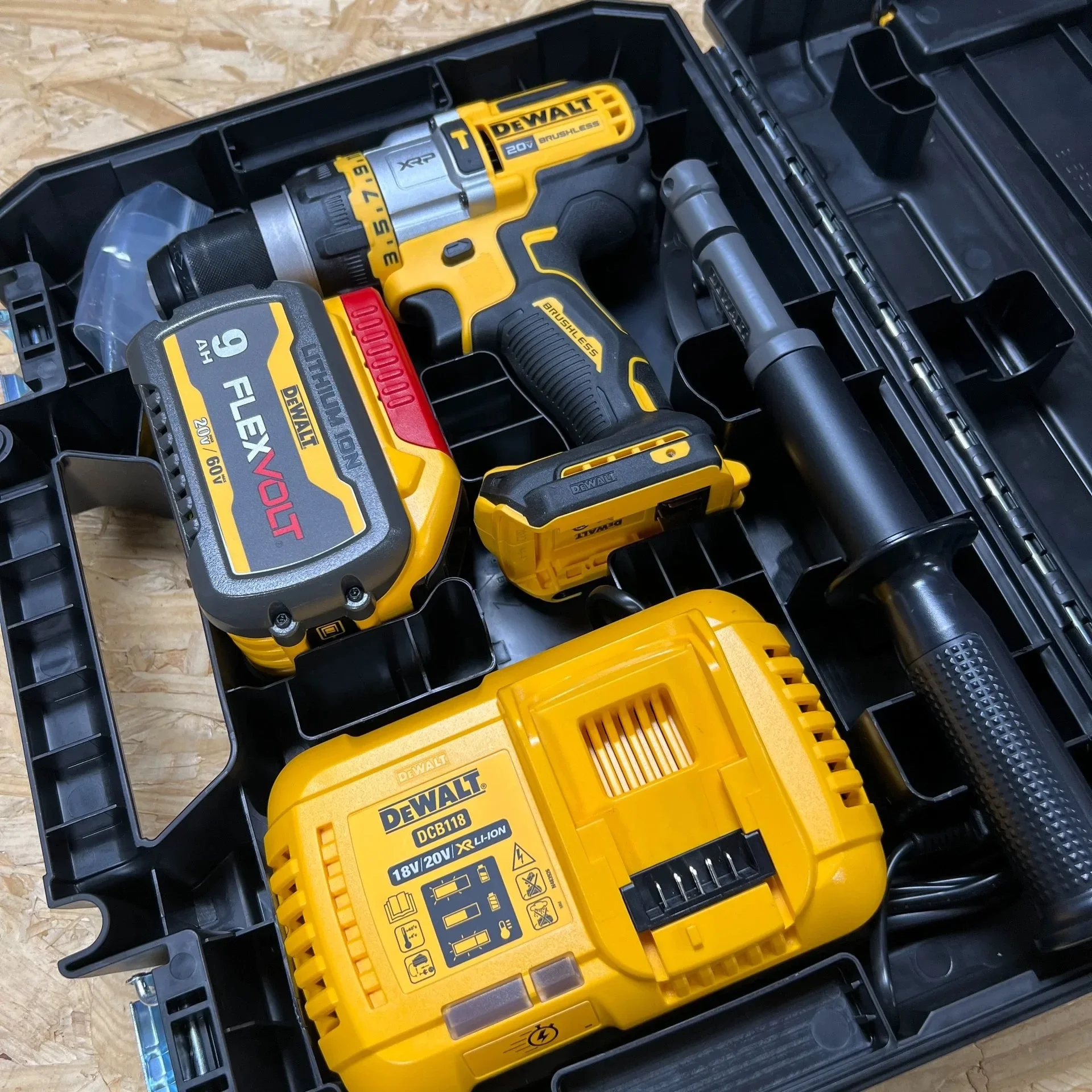 DeWalt DCD999B 20V MAX 1/2 inch Brushless Hammer Drill with FLEXVOLT ADVANTAGE Set 9.0AH