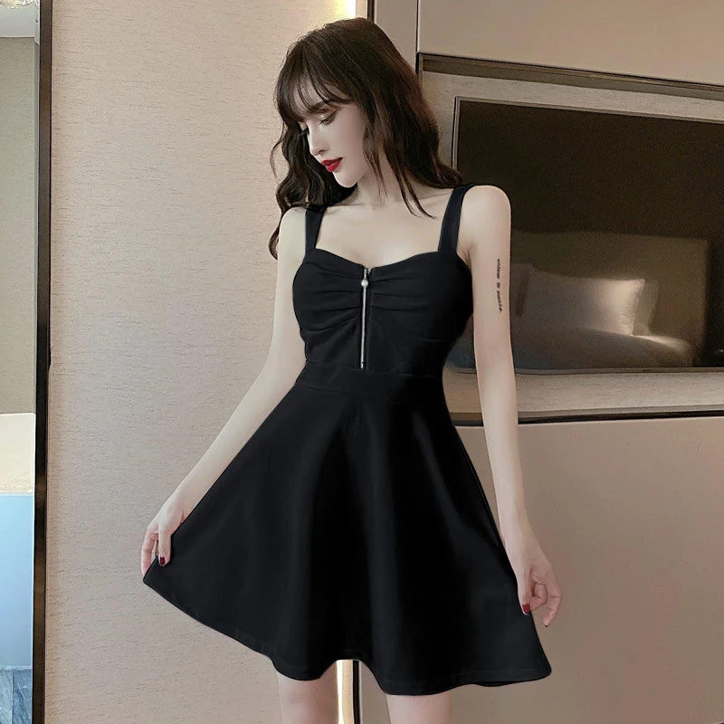 

Sexy new dress with straps, popular with internet celebritiesASlim-fit pleated low-cut zipper skirt with a stylish design