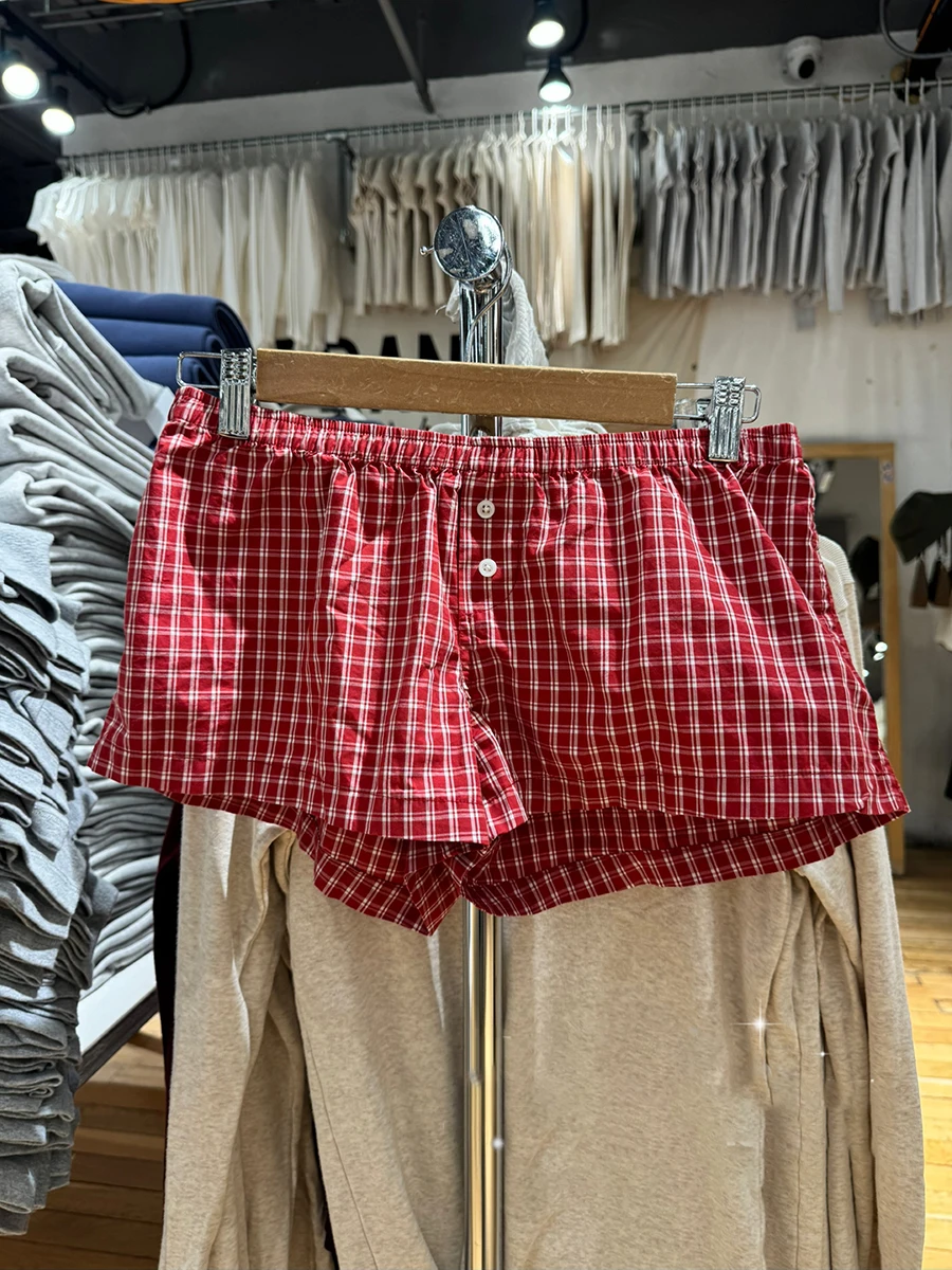 

Красные повседневные шорты в клетку, женские летние шорты с двумя пуговицами, эластичная талия, широкие короткие брюки, 2025 г., новые американские винтажные домашние уютные шорты