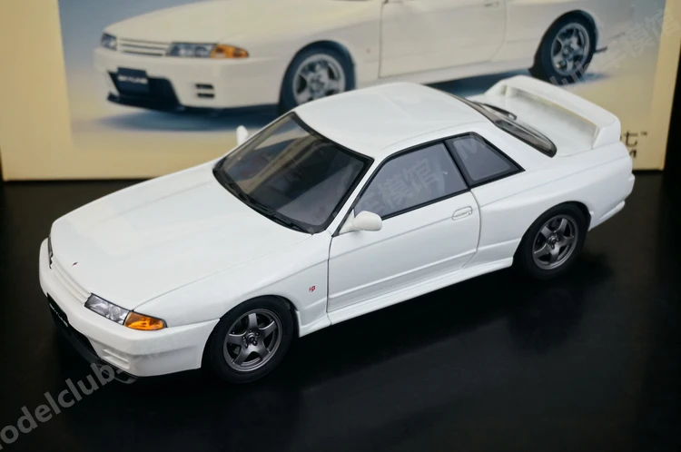 

Autoart 1:18 Skyline R32 White JDM First Edition Alloy Fully Open Simulation Limit Metal Static Car Model Toy Gift